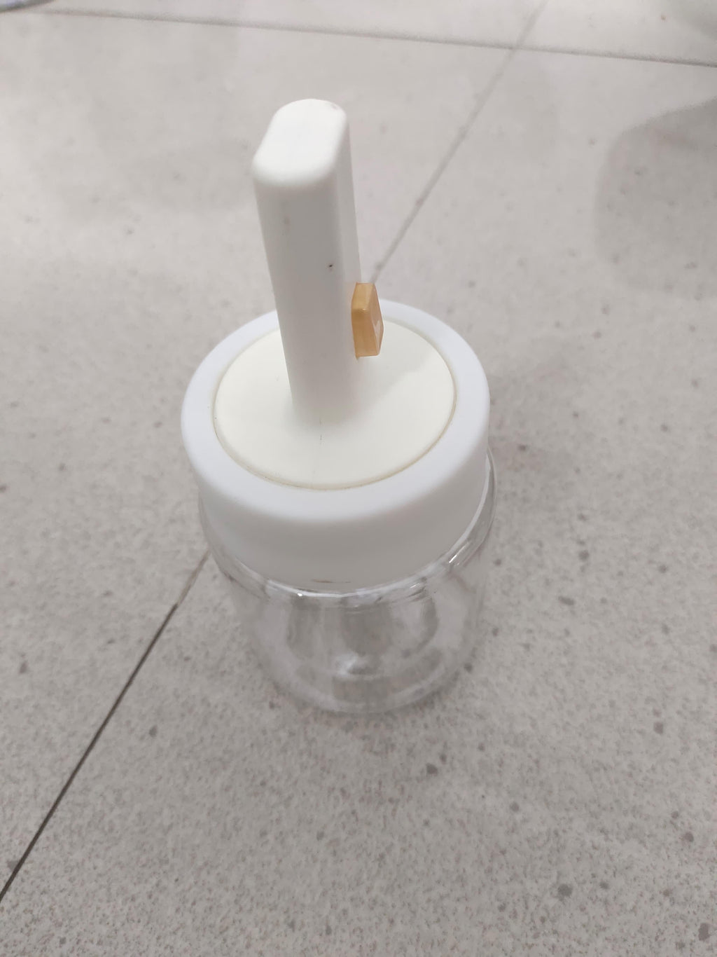 Luxury Glass Telescopic Seasoning Tank with Integrated Spoon Lid